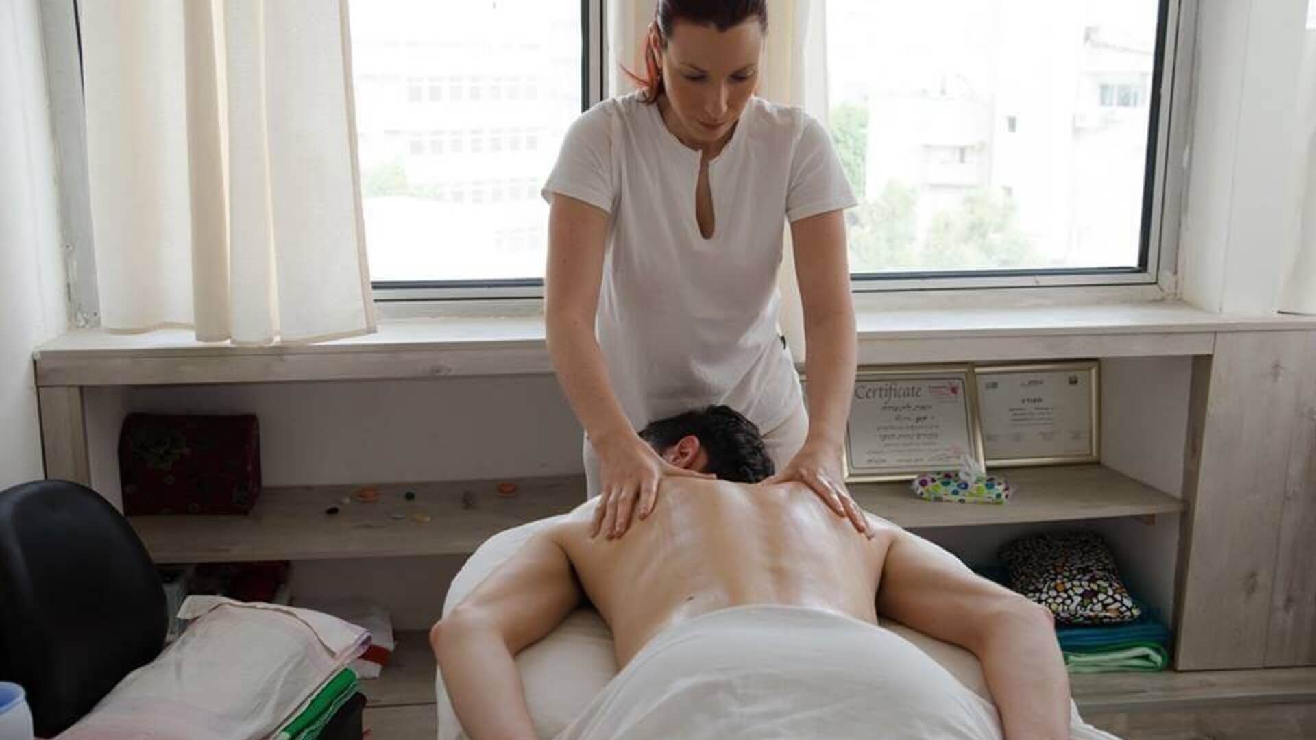 אורלי סרנגה - מטפלת במגע