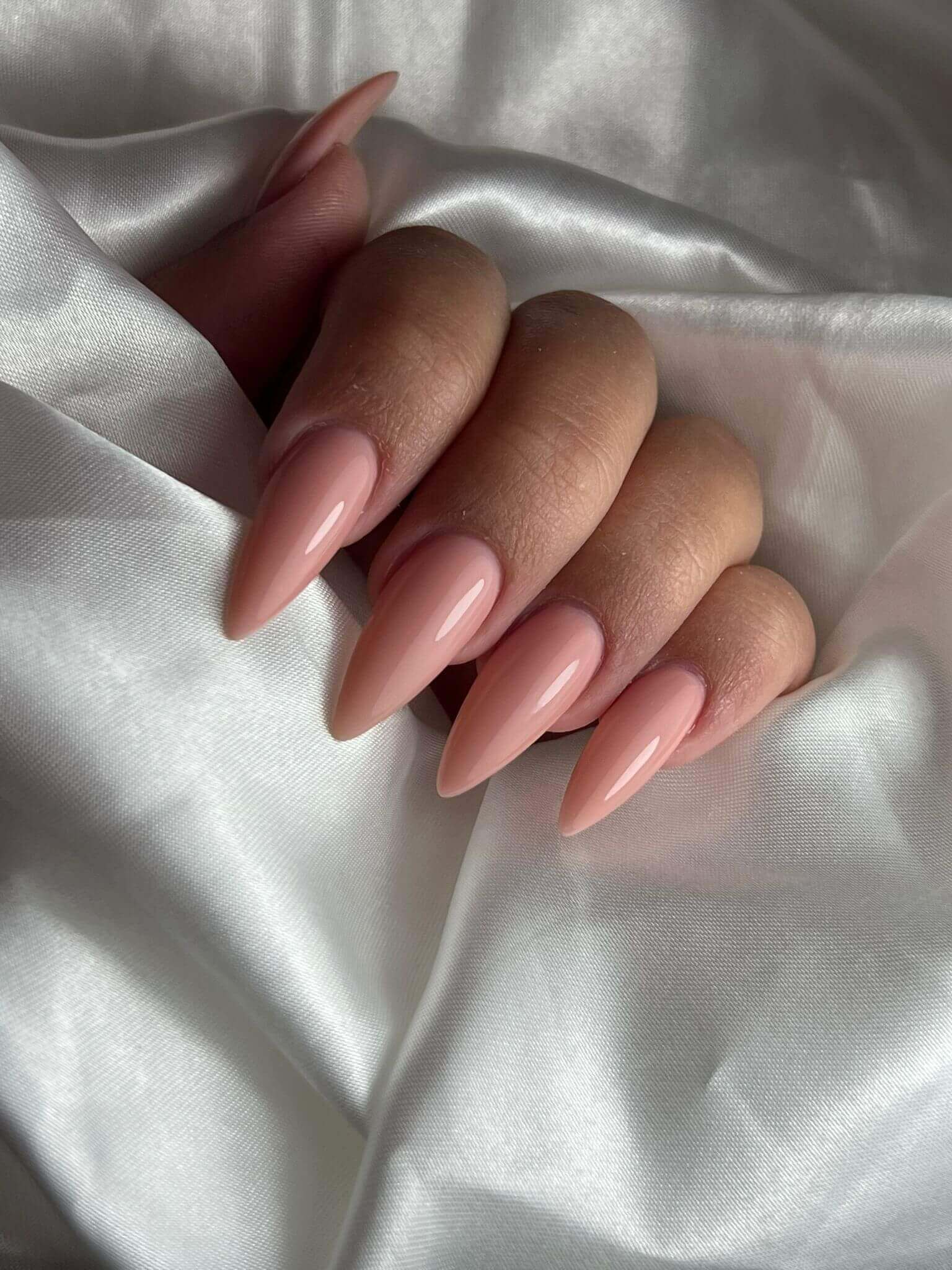 סימה אלגלי בניית ציפורניים